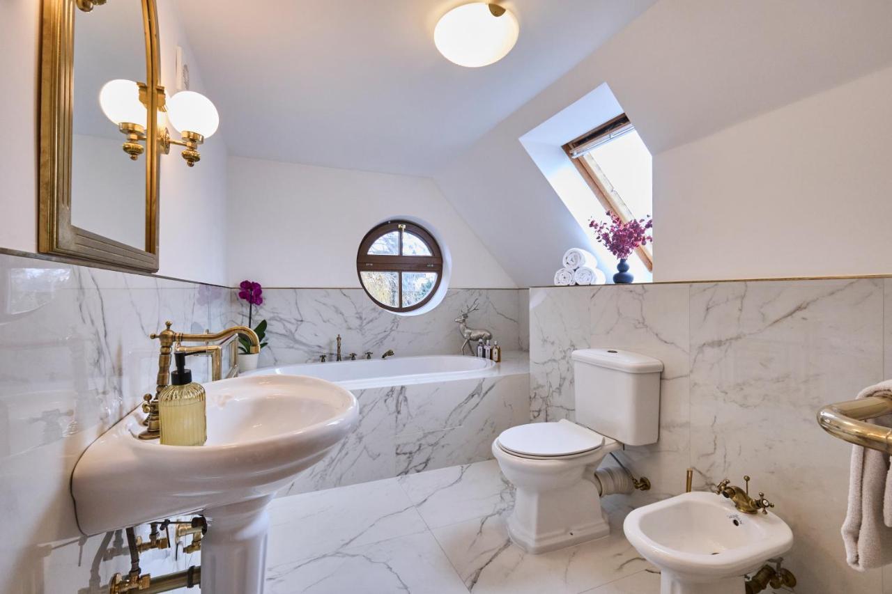 *the Little Castle* With Heated Pool And Sauna Villa