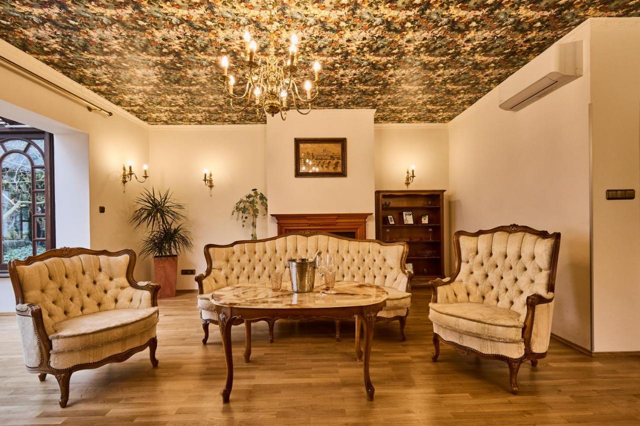 *the Little Castle* With Heated Pool And Sauna Prague