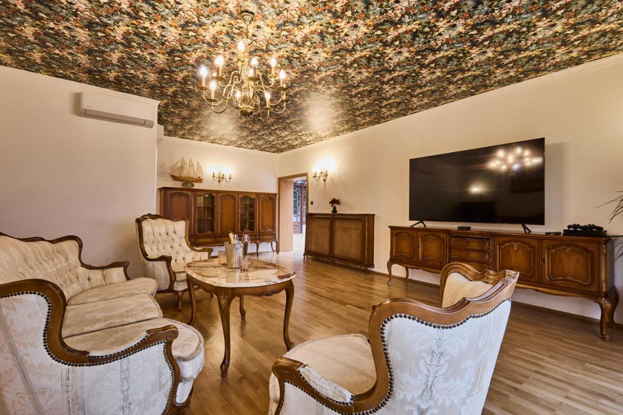 Villa *the Little Castle* With Heated Pool And Sauna Prague