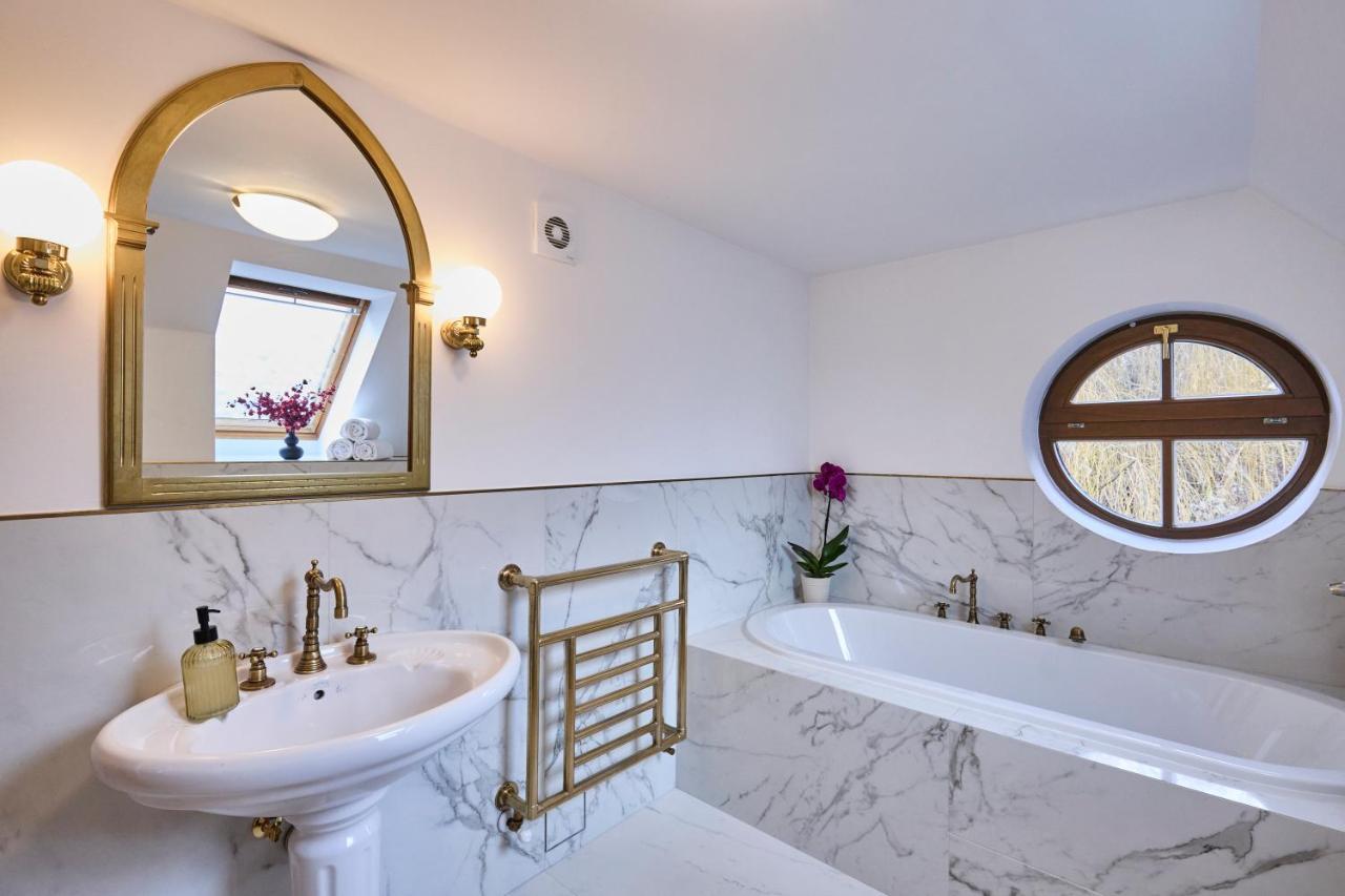 *the Little Castle* With Heated Pool And Sauna *