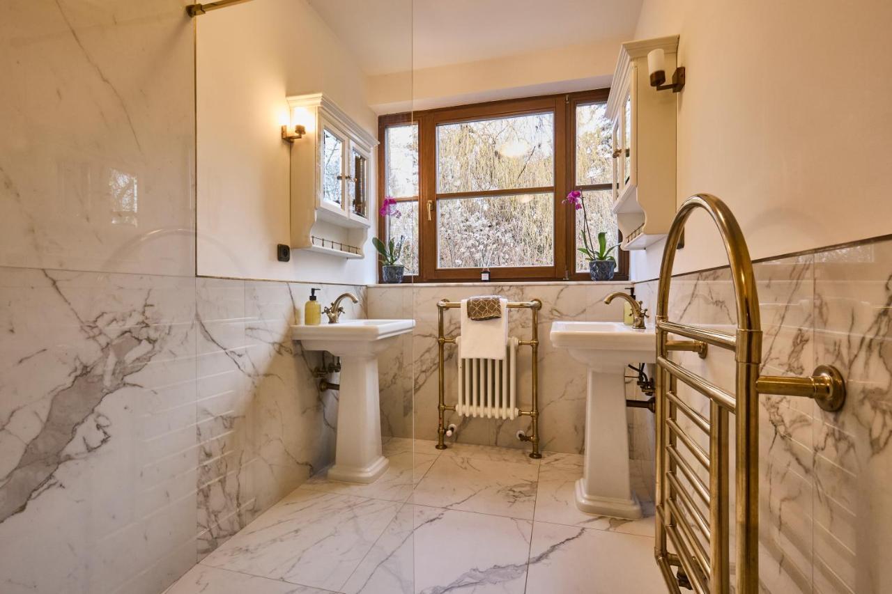 *the Little Castle* With Heated Pool And Sauna Prague