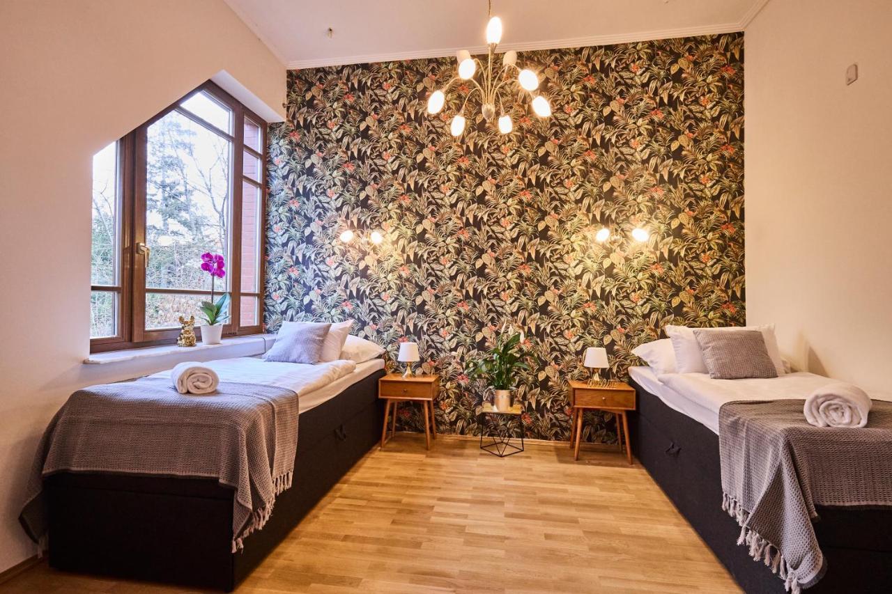 Villa *the Little Castle* With Heated Pool And Sauna Prague