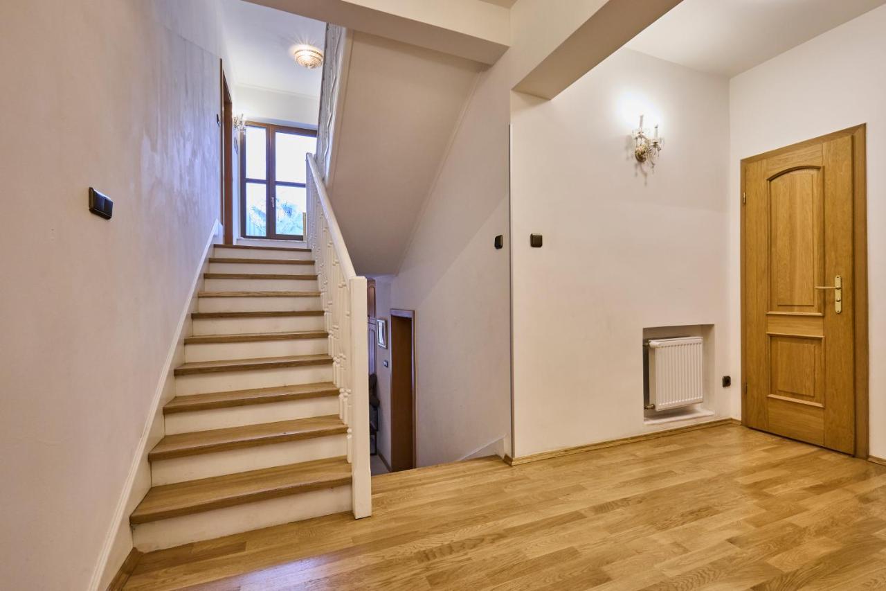 Villa *the Little Castle* With Heated Pool And Sauna Praag