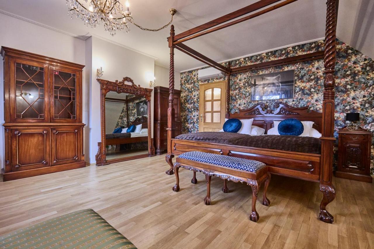 *the Little Castle* With Heated Pool And Sauna Villa