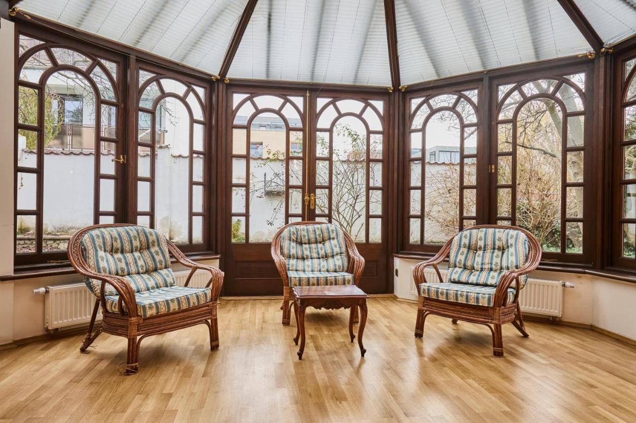 *the Little Castle* With Heated Pool And Sauna Villa Praag
