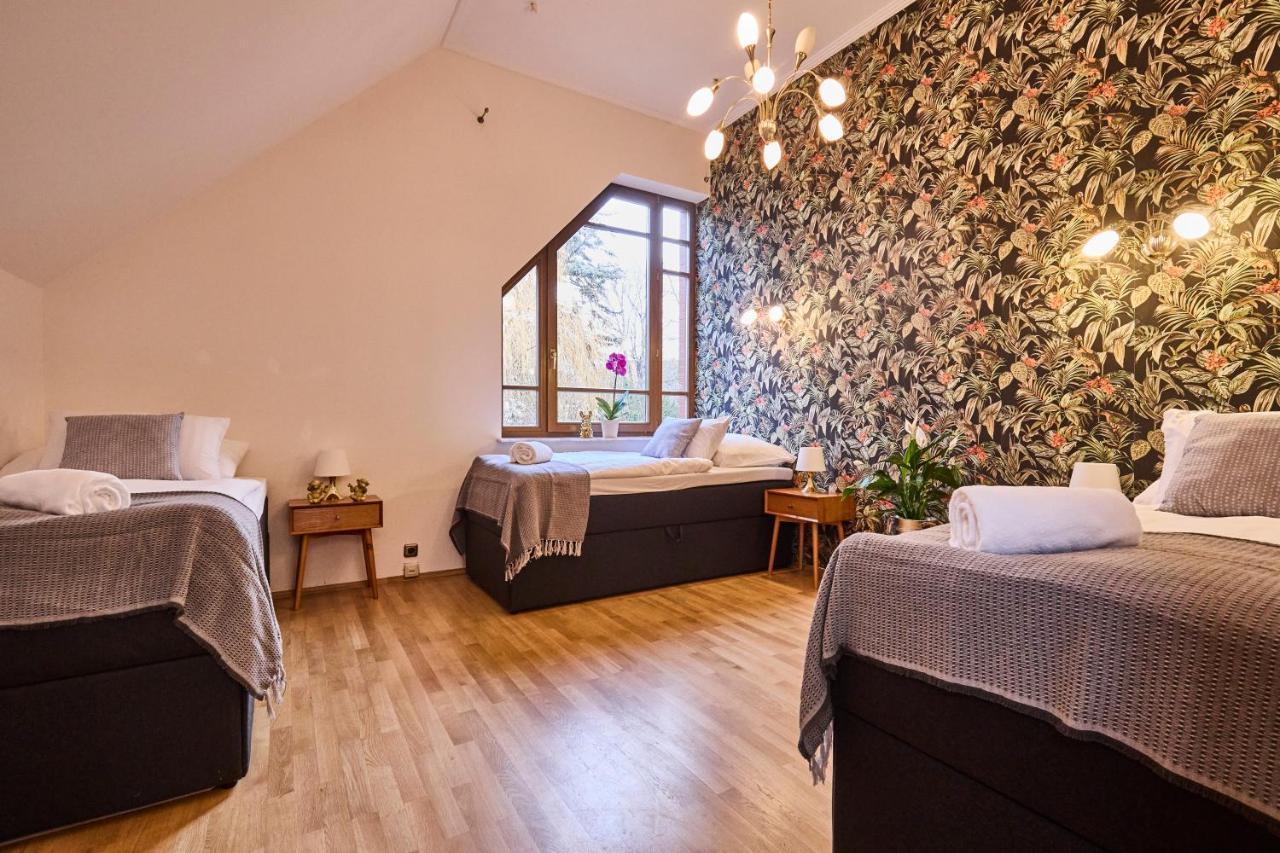 Villa *the Little Castle* With Heated Pool And Sauna Praag
