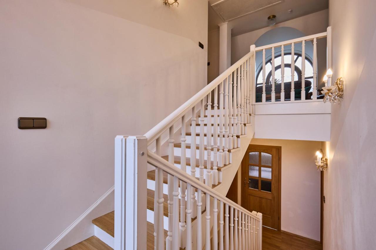 *the Little Castle* With Heated Pool And Sauna Villa