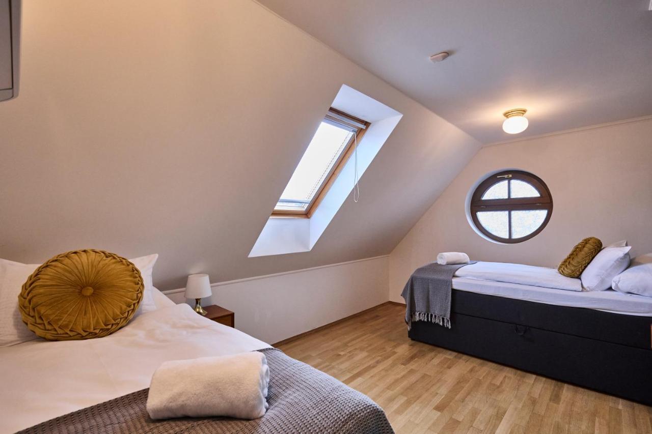 *the Little Castle* With Heated Pool And Sauna Praag