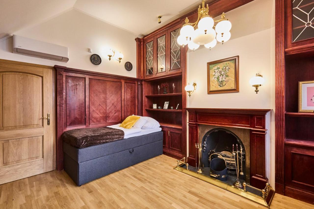 *the Little Castle* With Heated Pool And Sauna * Praag
