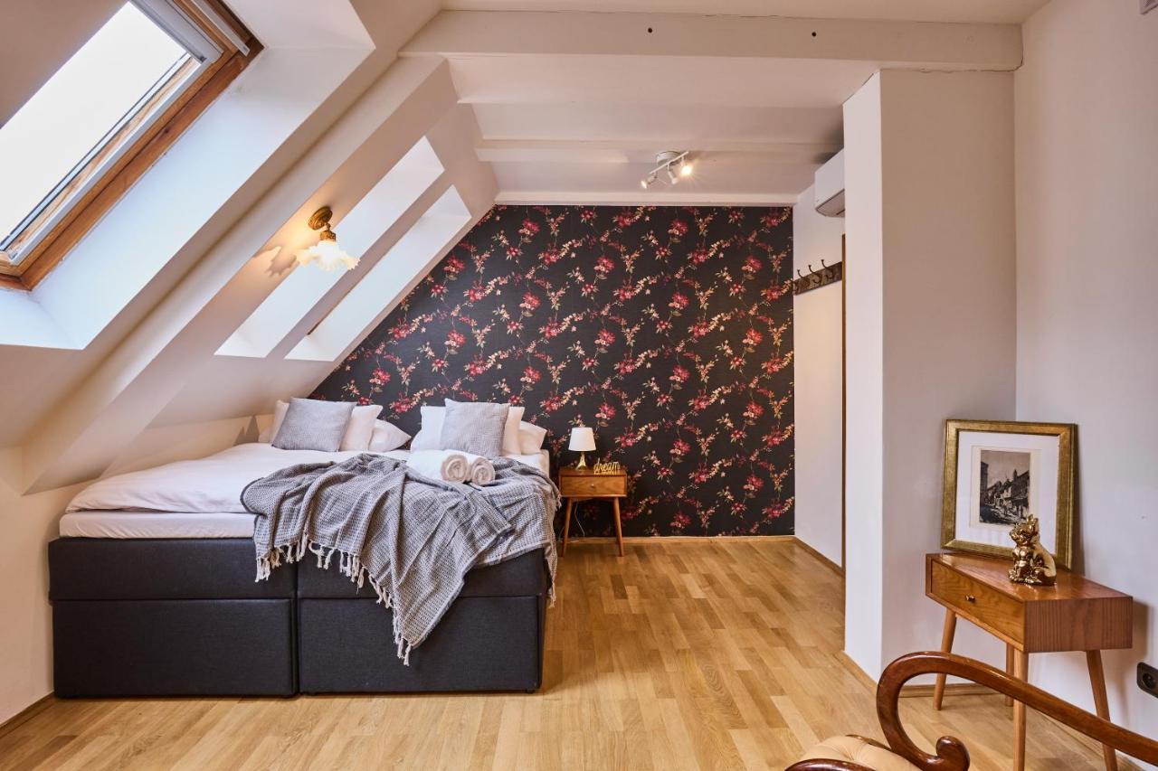 *the Little Castle* With Heated Pool And Sauna Villa *