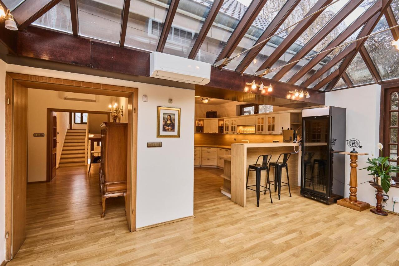 *the Little Castle* With Heated Pool And Sauna Praag