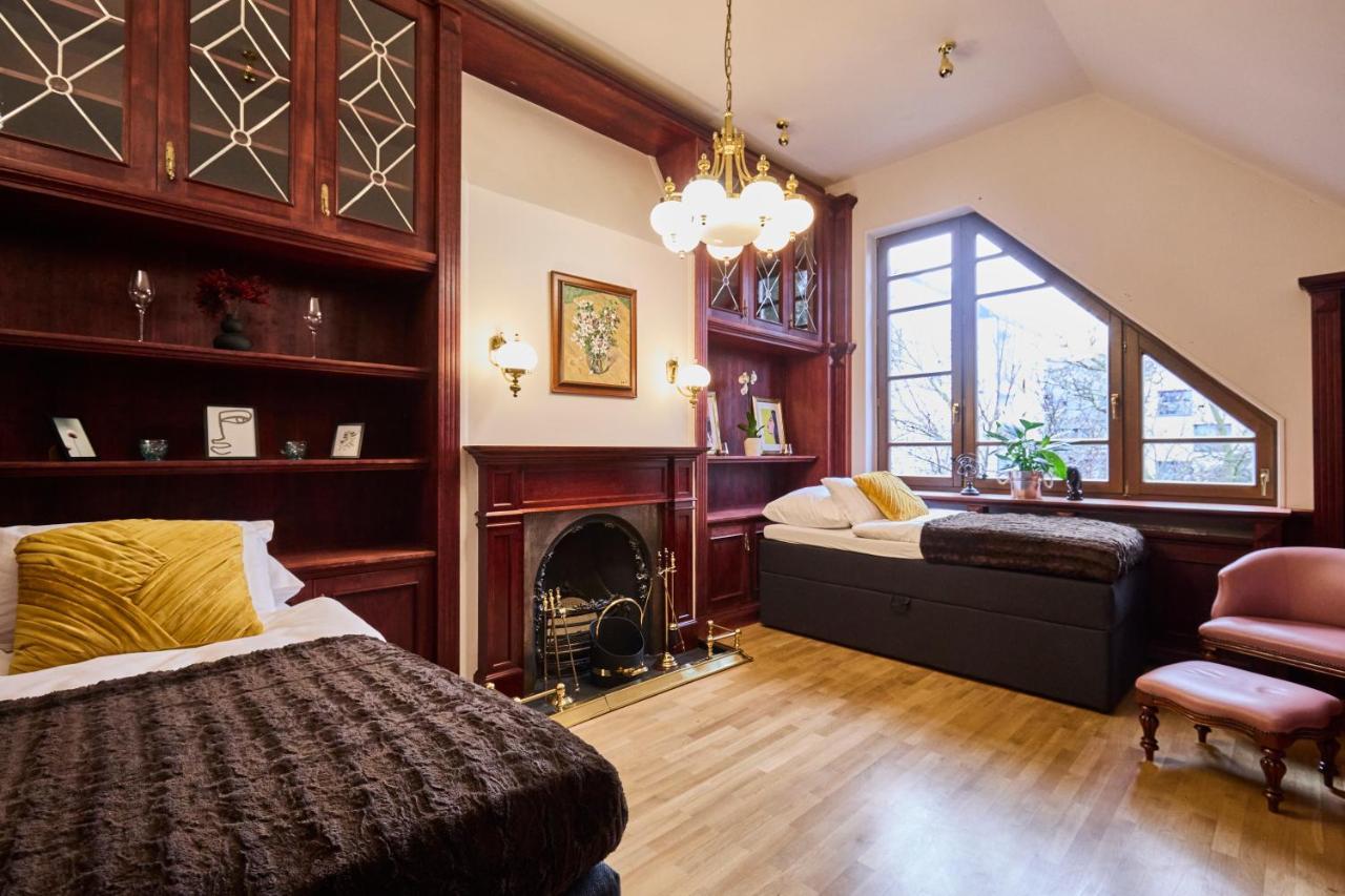 Villa *the Little Castle* With Heated Pool And Sauna Praag